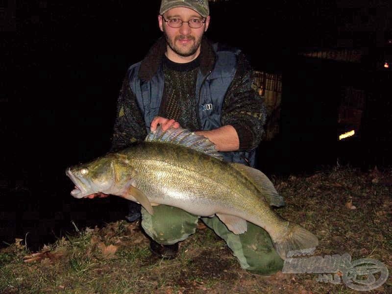 Ez a 11,25 kg-os süllő juttatta be Lipták Zsoltot a legszebb fogásokat felmutató horgászok közé…