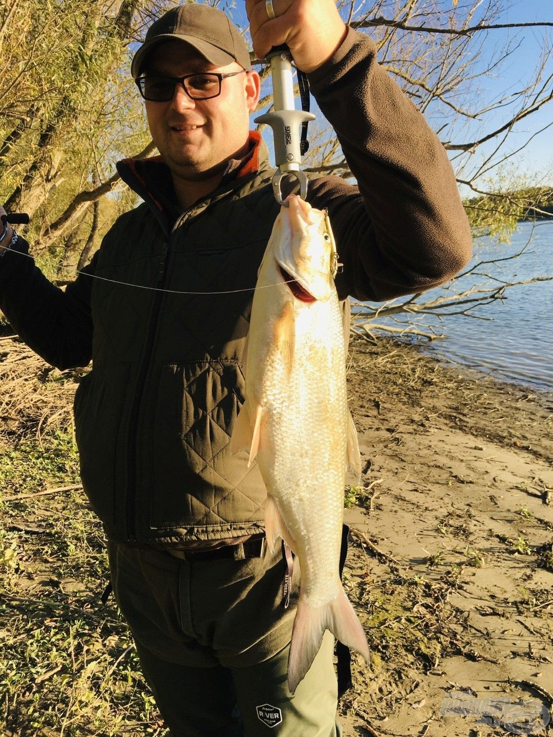 Hatalmas balin a fővárosi Dunából