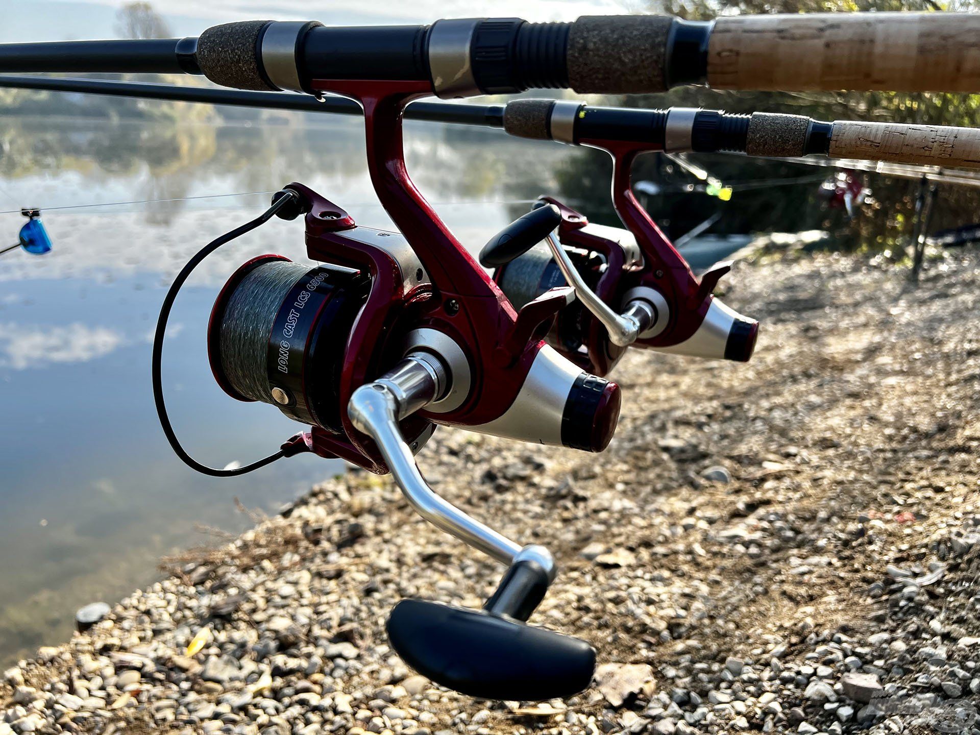 A By Döme TEAM FEEDER Long Cast LCS 6500 orsó dobjára 300 méter 0,35 mm-es Haldorádó Big River Main Line zsinórt csévéltem, amely az egyik legstrapabíróbb főzsinórunk