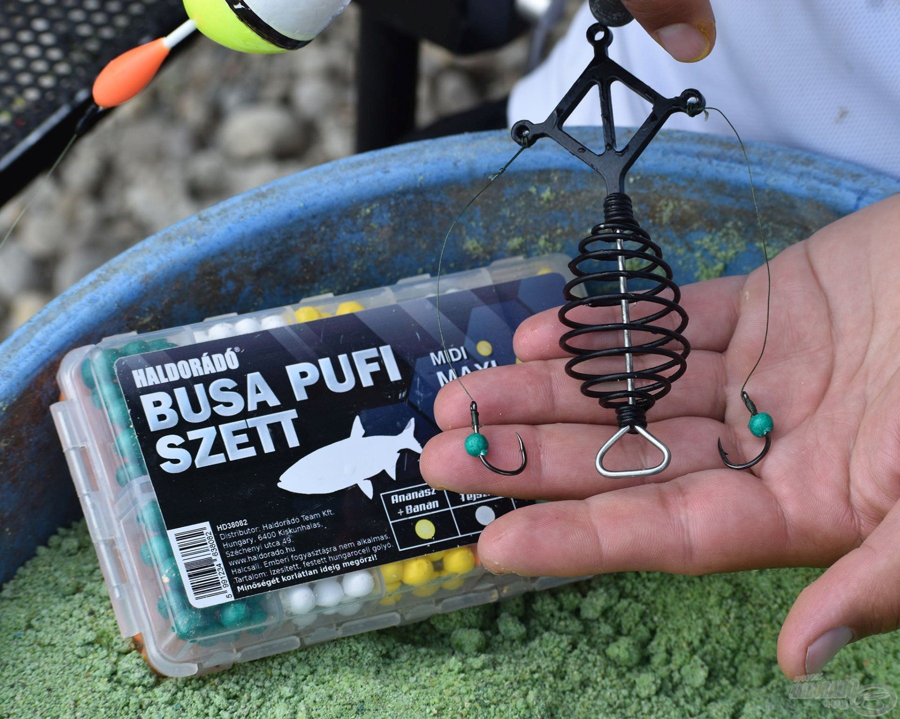 Amennyiben szeretnénk csalit is használni, csak akkora technopufit tegyünk fel a horogra, amely nem emeli meg, mindössze kikönnyíti azt!