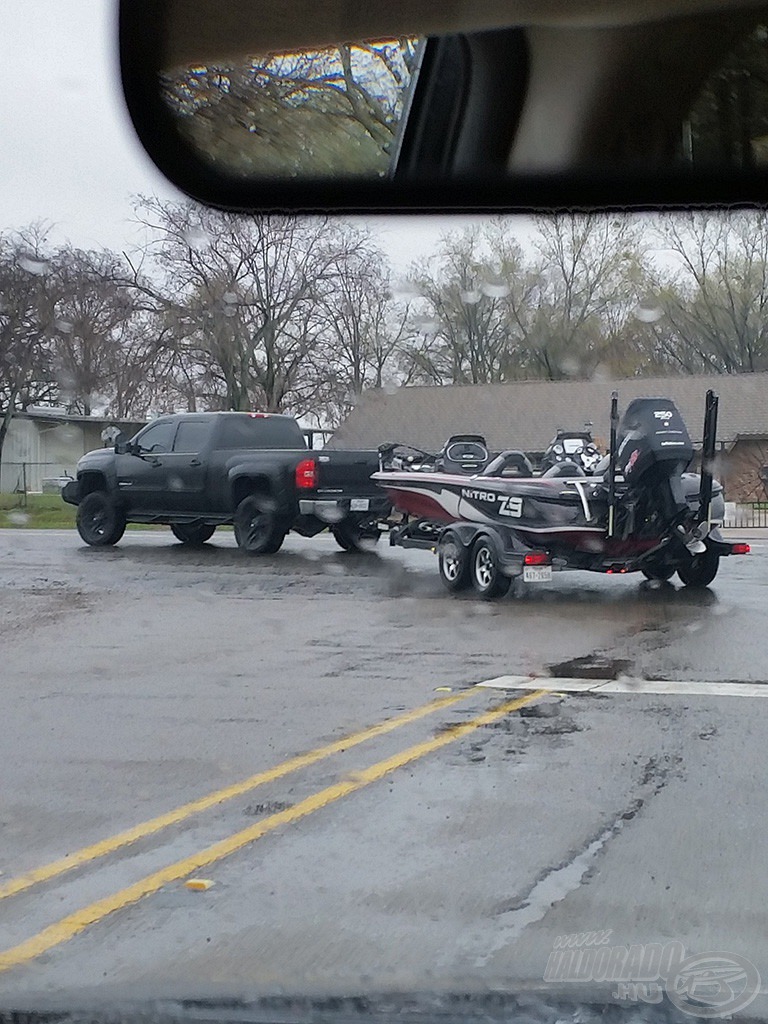 Úton-útfélen ez a páros a leggyakoribb: Pickup truck - Bass boat kombó