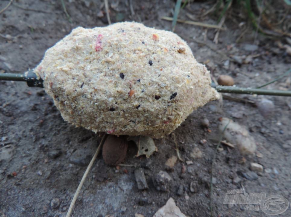 A gazdag keveréket 35 g-os Pellet Feeder kosárba töltöttem