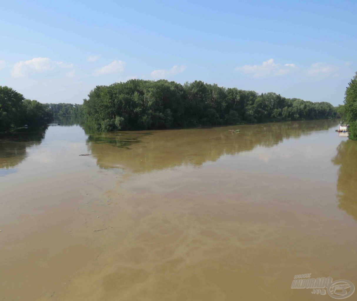 Amikor nagy a Tisza vízhozama, akkor eltolja a Bodrog vízét az összefolyásban