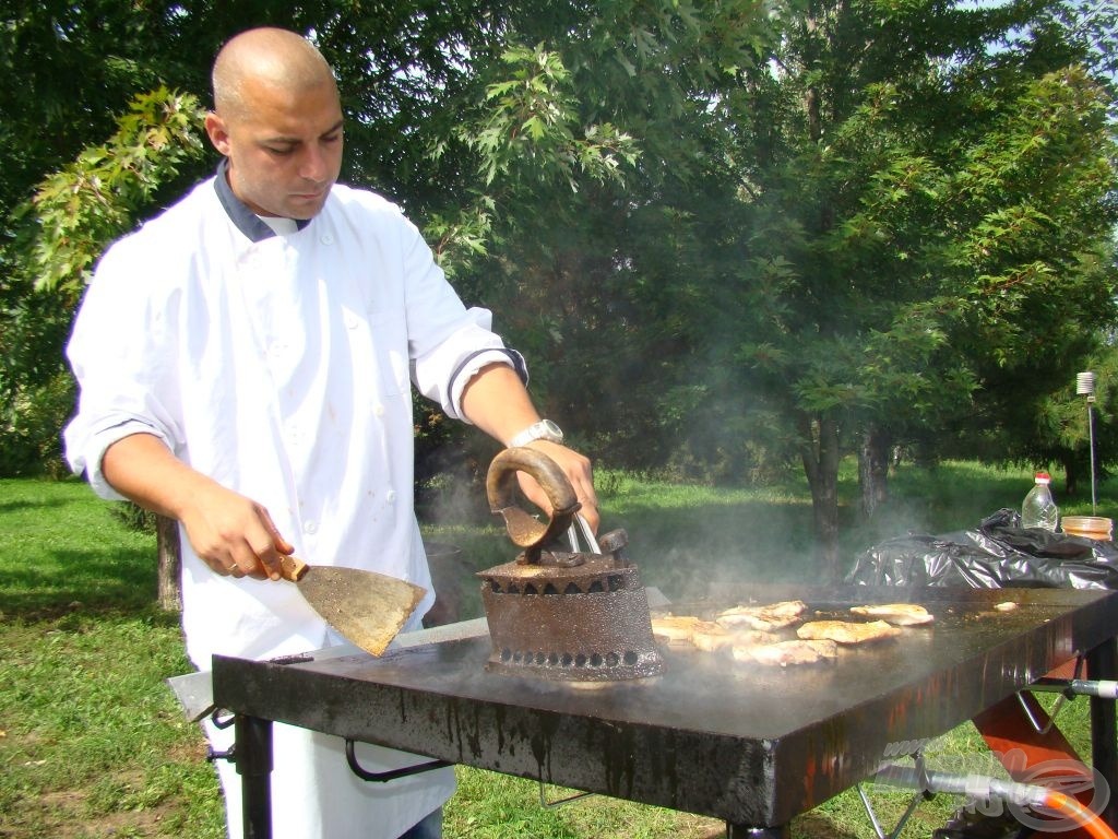 Dolgozik a vasaló!