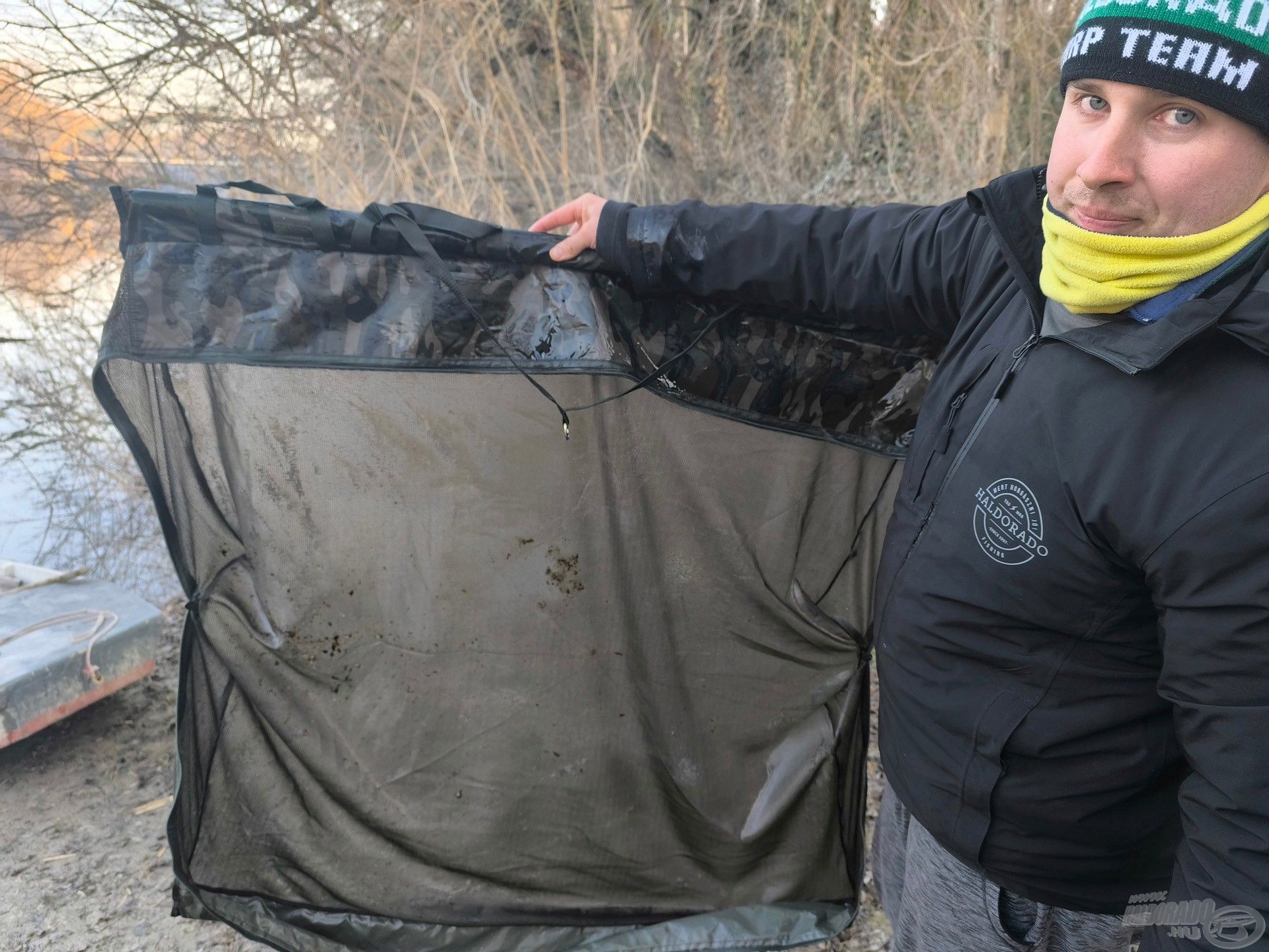 A mérlegelő belseje nem hazudik, a ponty ürüléke a Krill Force termékek maradványait tartalmazta döntő többségben egy nagy marék roppantott kagyló társaságában