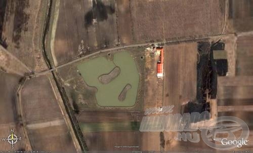 Íme, a Verba tanya és a tó műholdról fényképezve (Forrás: Google Earth műholdkép)
