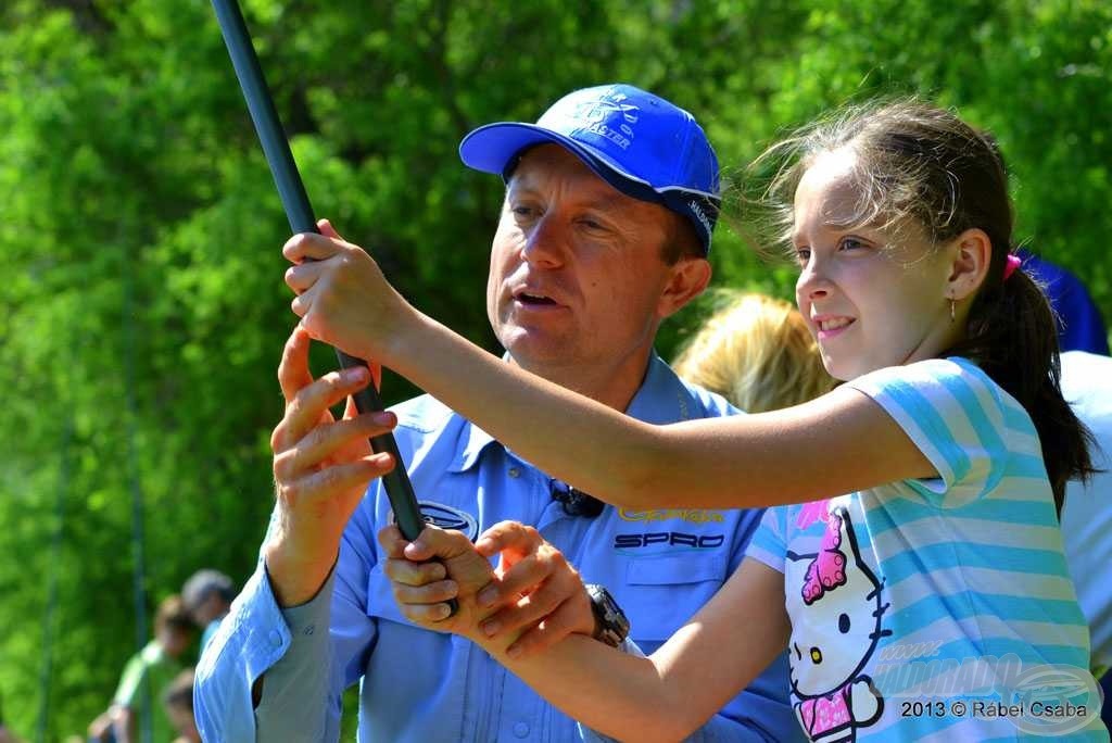 Gyors spiccbotos oktatás a gyerekeknek. Hihetetlen mennyire fogékonyak az újra, az információkra: mint a szivacs, úgy szívják magukba mit és hogyan kell csinálni!