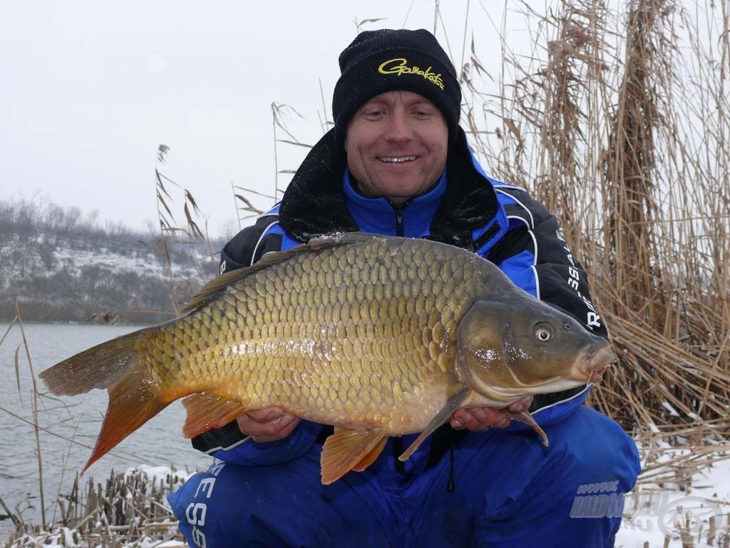 Ő pedig „csak” 4,22 kg, mindkettő a Fekete Gyémánt oldódó pelletre kapott