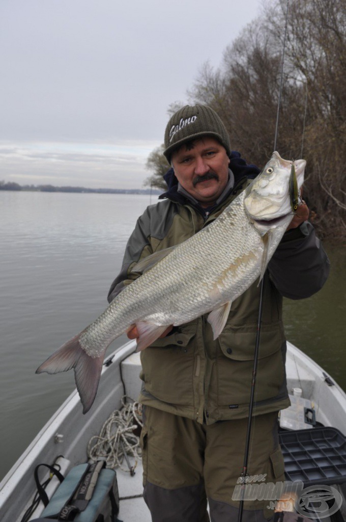 A világ minden tájáról teszthorgászok segítik a cég munkáját (a képen Lukácsi Béla, Salmo Hungary)