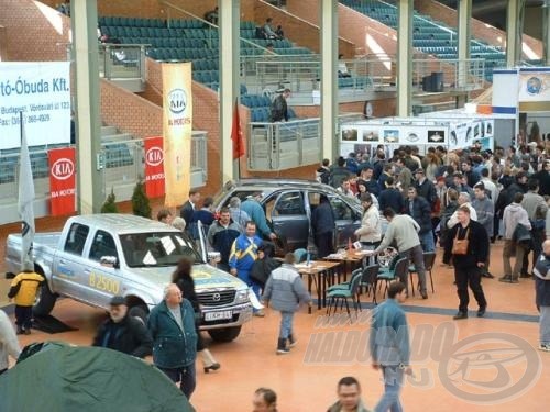 A horgászeszközök mellett, a Mazda horgászautókat is megtekinthették az érdeklődők