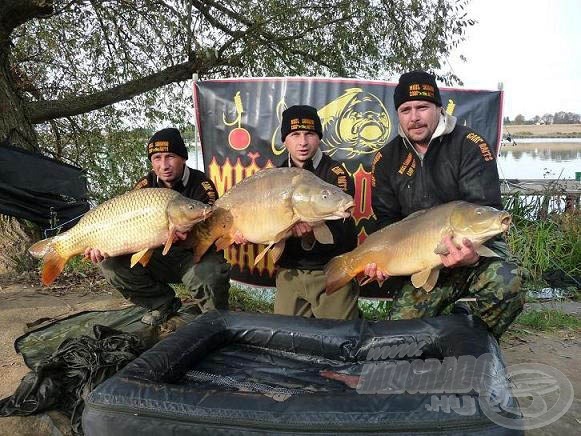 A 15-ös helyen horgászó Zadravec Carp Team SK egész éjszaka fent volt, meg is volt az eredménye! Gyönyörű csoportkép, a legnagyobb haluk 16,34 kg volt