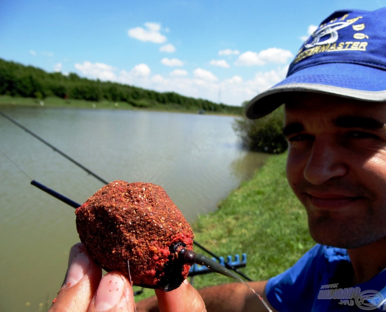 A Magyar Betyár és Total Fish keveréke került a „töltet” tetejére. A gyors hatás kifejtéséért ez utóbbi, míg a hosszan tartó csalogatásért a ragasztott pellet a felelős. Tökéletes összhatás!