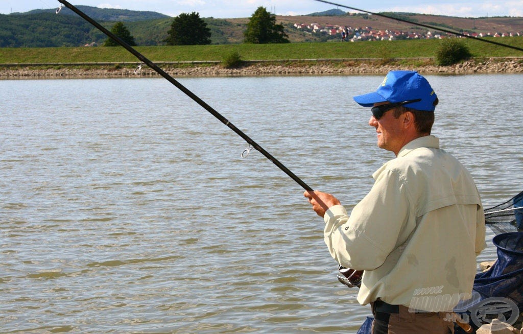 A 2009. év Feeder Szuperkupa ponty- és amurfogó napján a második helyen Döme Gábor végzett 53.760 grammos fogással, valamint nevéhez fűződik a verseny során legtöbb halat fogó eredmény is 70.600 grammal