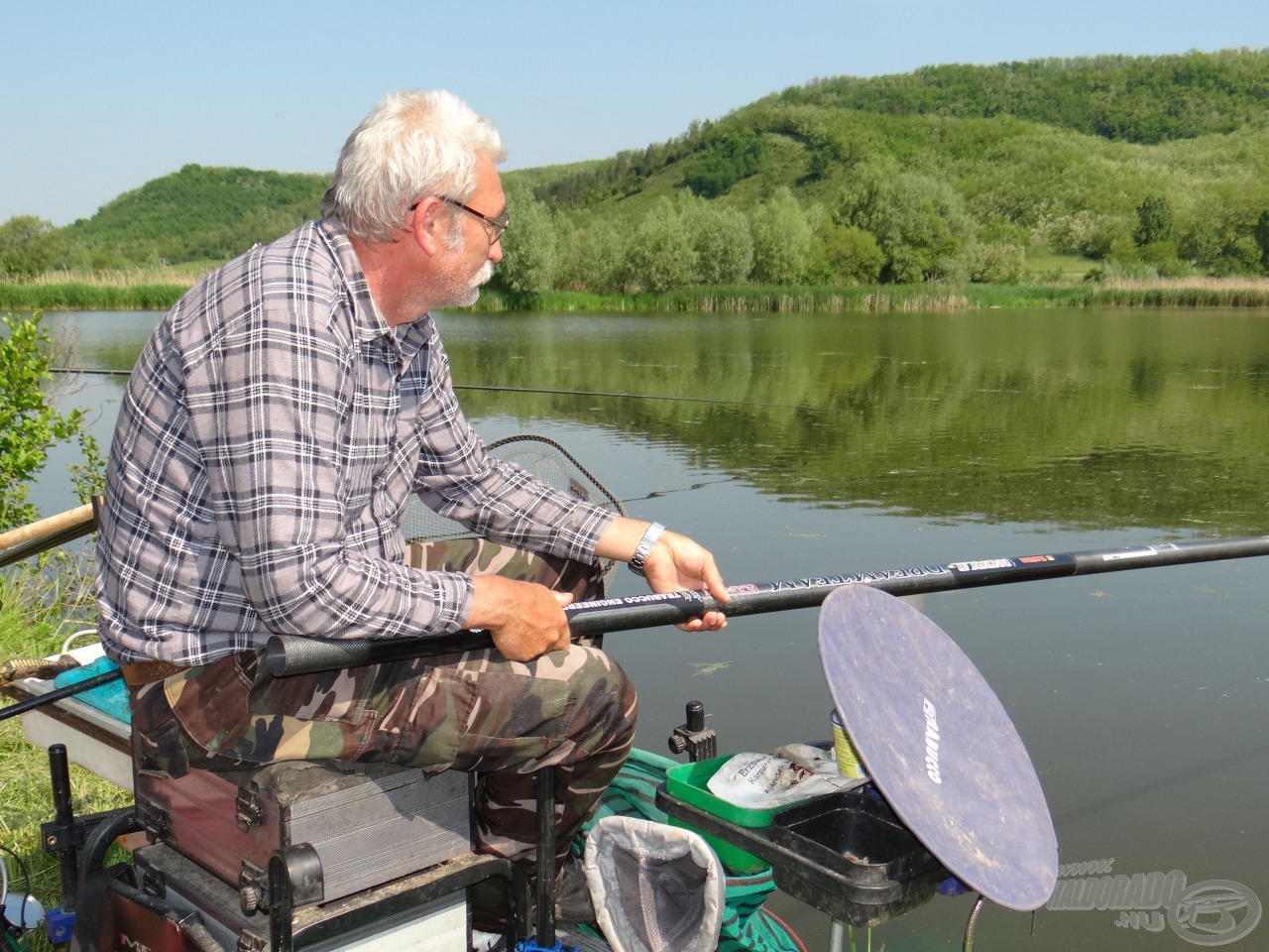 Ugyanitt a mankózással is megbirkózó, későbbi úszós szektorgyőztes akcióban