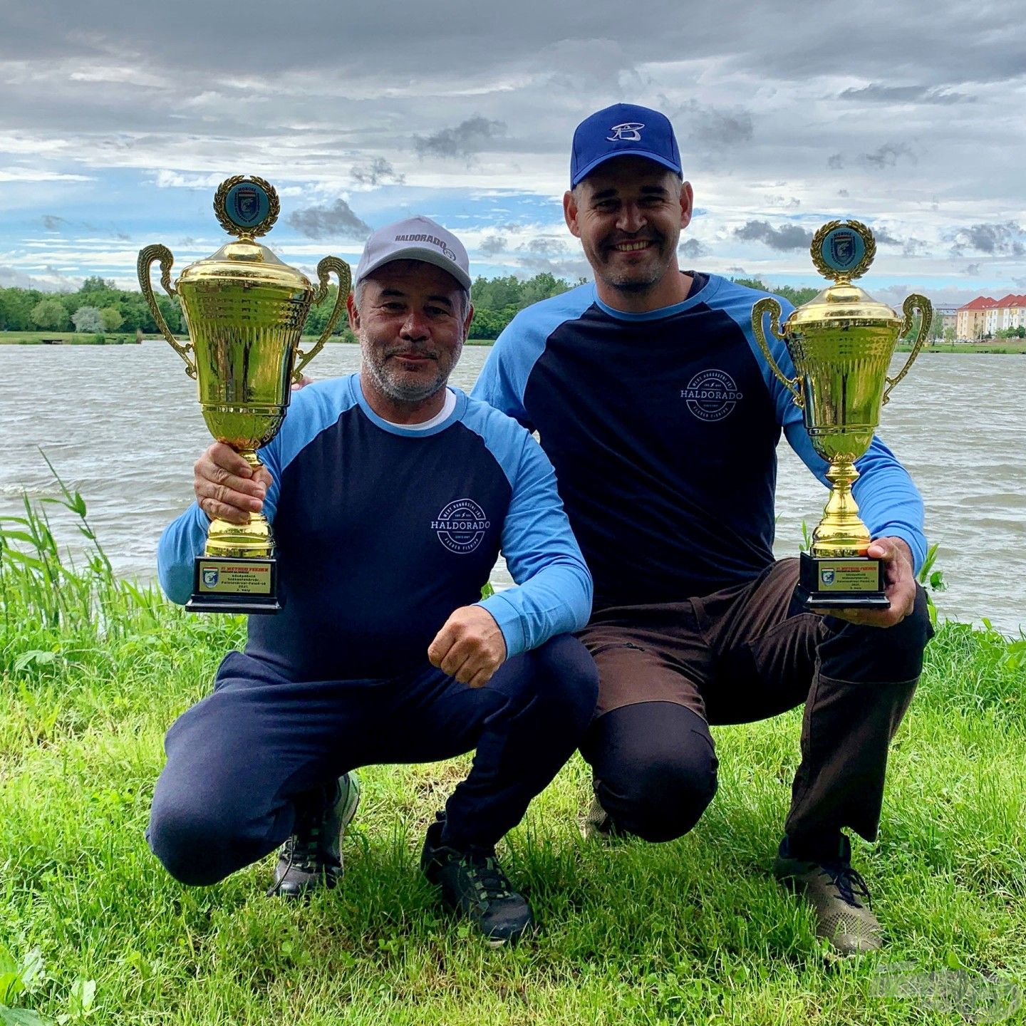 Sipos Gábor és Csővári Tibor, a Haldorádó Method Feeder Team tagjai a Palotavárosi-tavon megrendezett Method Feeder OB középdöntőjén a 2. és a 3. helyezést szerezték meg