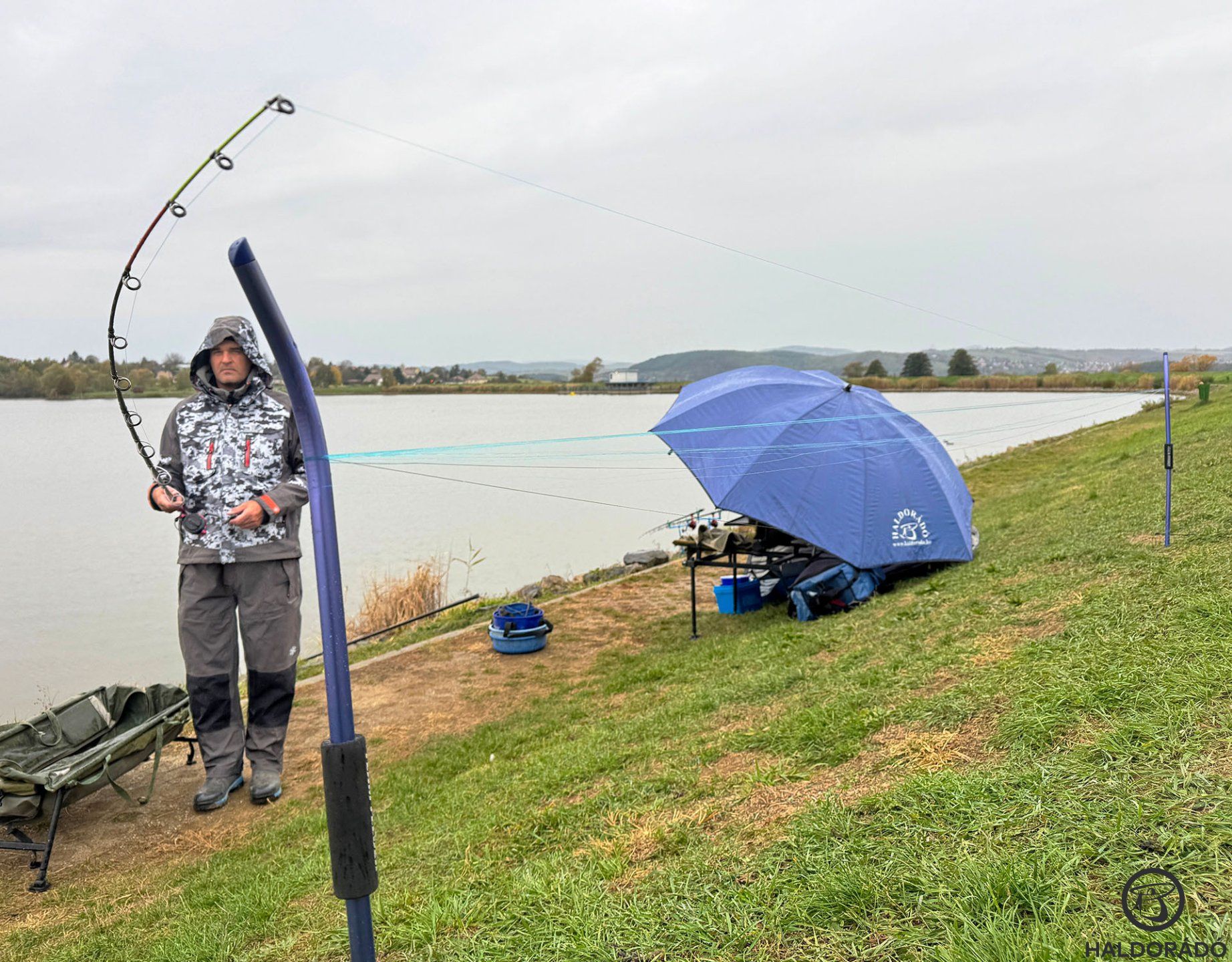 Ezen a helyen 90-100 métert kell pontosan meghorgászni. Itt a pontosság sokkal fontosabb, mint az, hogy beljebb érjünk a többi horgásznál!
