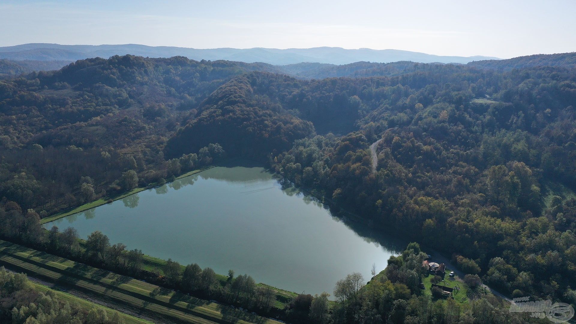 A horvátországi Jezero Pjeskara egy igazi gyöngyszem a hegyek között megbújva