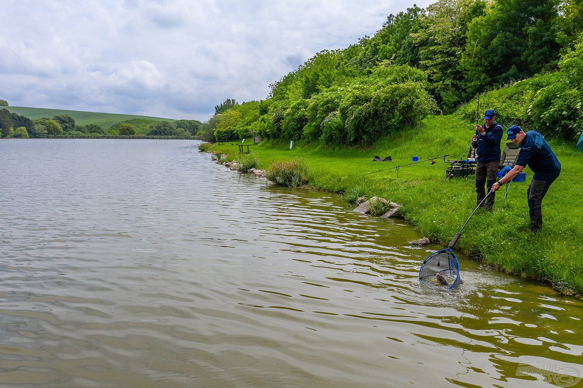 A délelőtt további részében egészen jó horgászat kezdett kibontakozni, egyre mozgalmasabbá vált a halfogás, szép folyamatosan jelentkeztek a pontyok