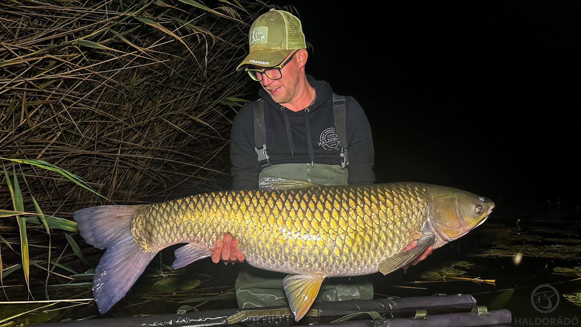 Én is főként e nádrágók miatt jöttem 