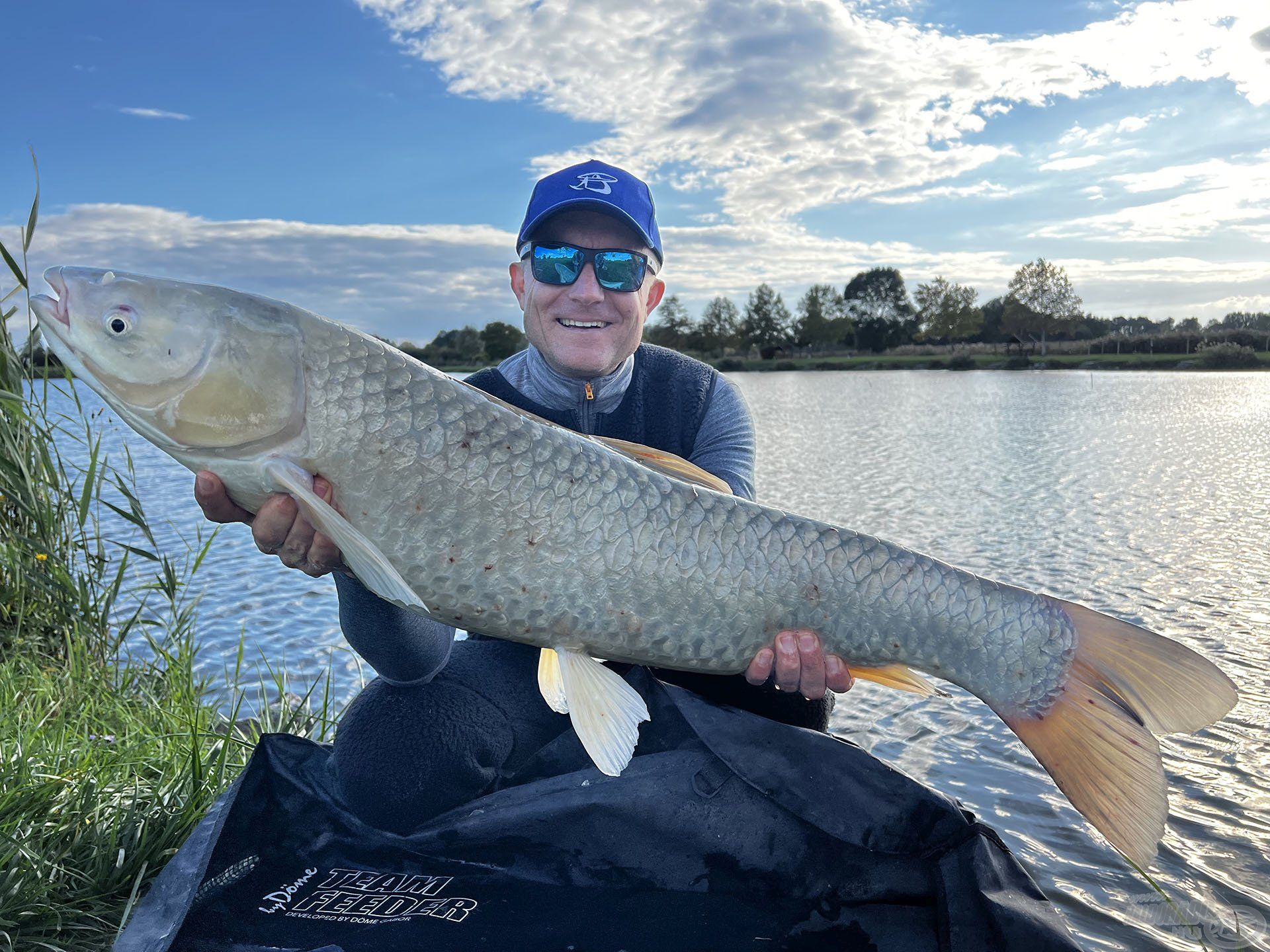 Ez az amur „csak” olyan 8-9 kg közötti, de belőlük sok van