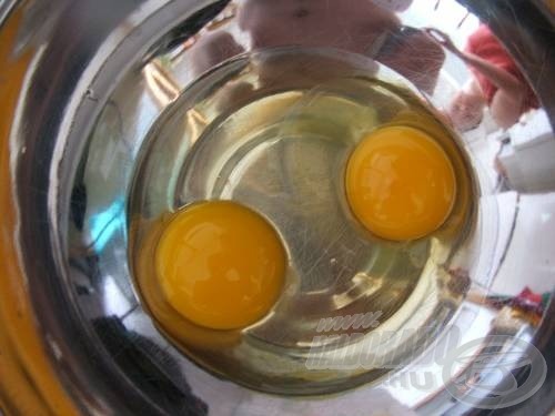 Szükségünk van 2db szép sárgájú tojásra…