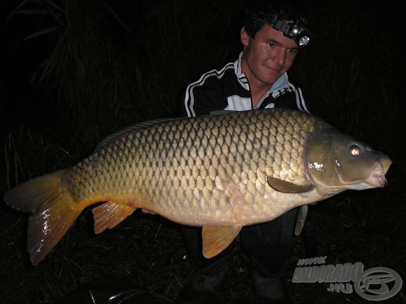 A hideg vízi horgásztúra első hala, rögtön az első éjszakán, 13,6 kg-mal