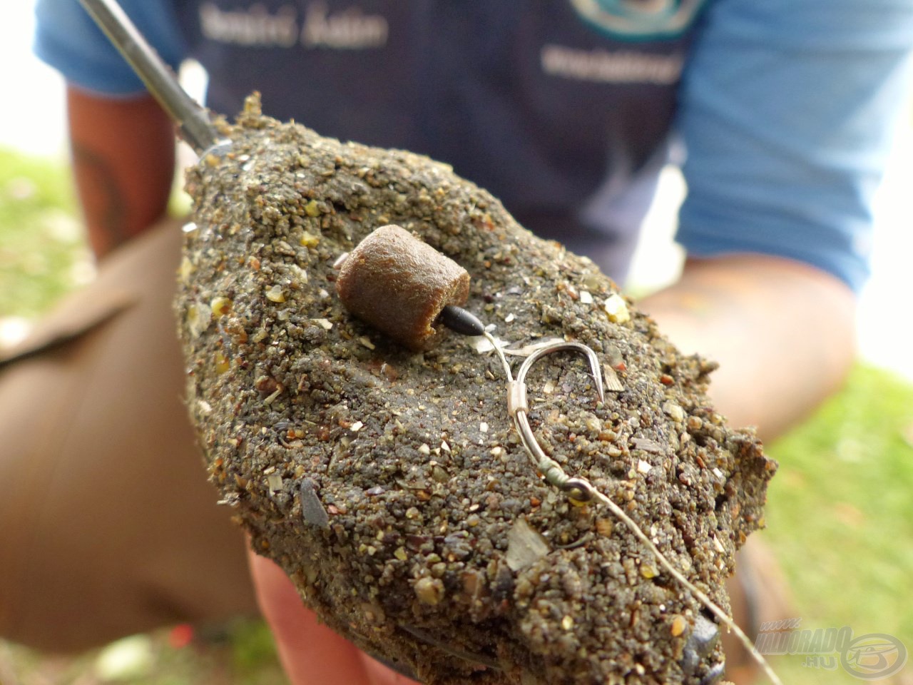 Az egyik legjobban működő csali a Black Halibut Carp Pellet Fekete Tintahal ízesítésű változata volt. Ez a pici, 8 mm-es, fúrt pellet tökéletesen illett ehhez a módszerhez