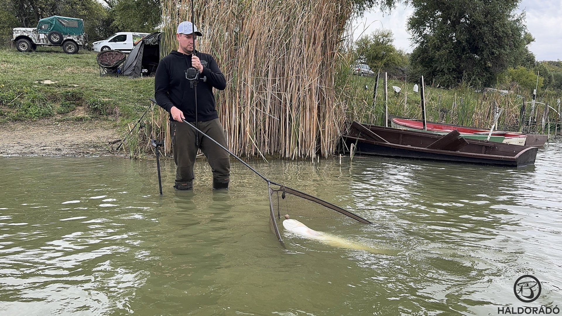 … majd megrohamoztak az amurok