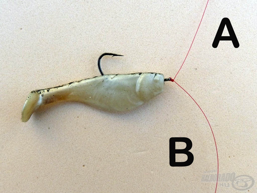 Fűzzünk a horogra egy plasztik csalit