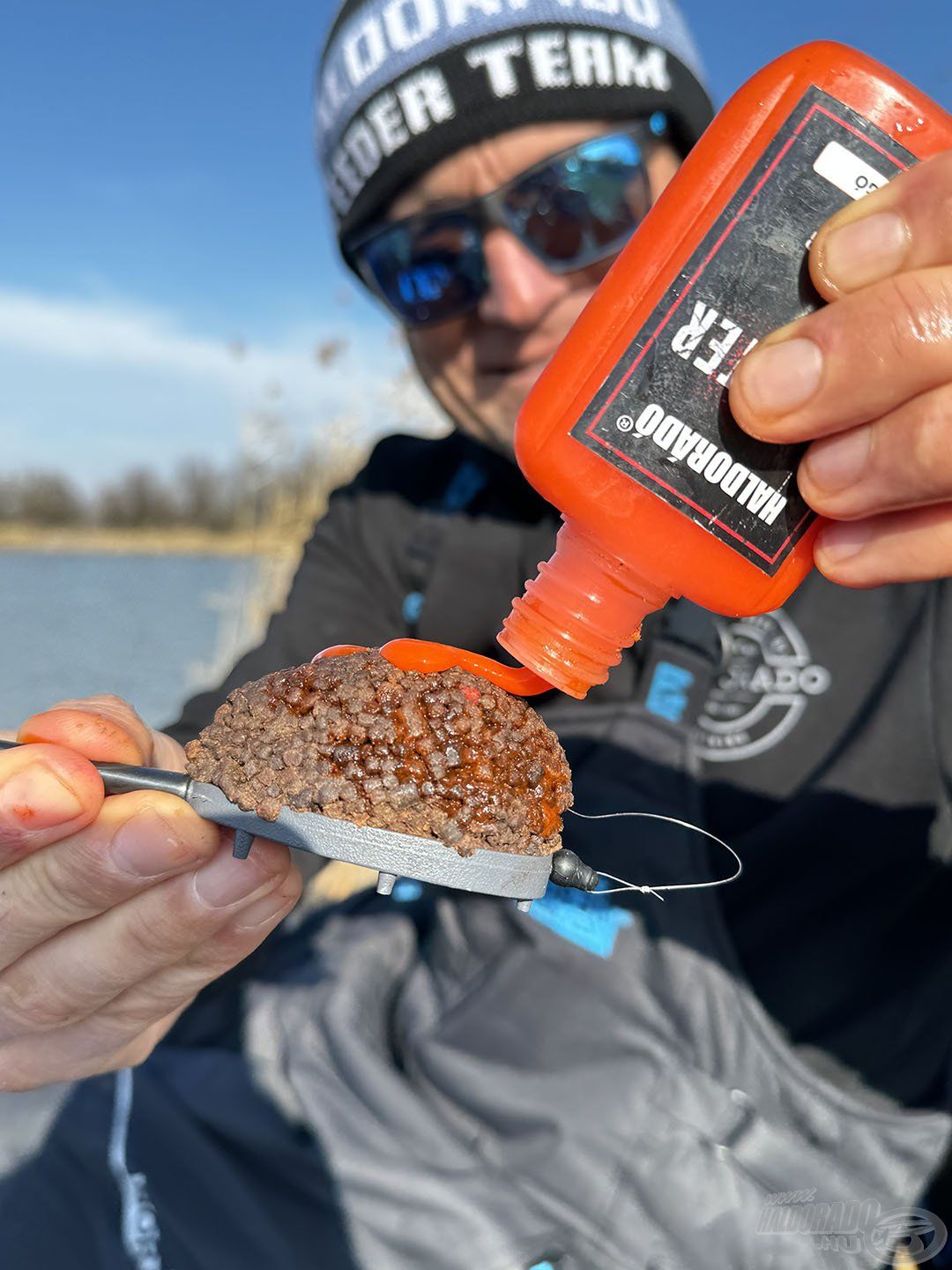 A hideg vízi horgászatok során az aromák használata KÖTELEZŐ! A MONSTER Gel Booster Hot Mangó tökéletesen passzolt az apró, ízes pelletekhez. Hogy melyik aroma a legjobb az adott napon, az csak a próbák során válik egyértelművé. A halak MINDIG a legjobbat választják!