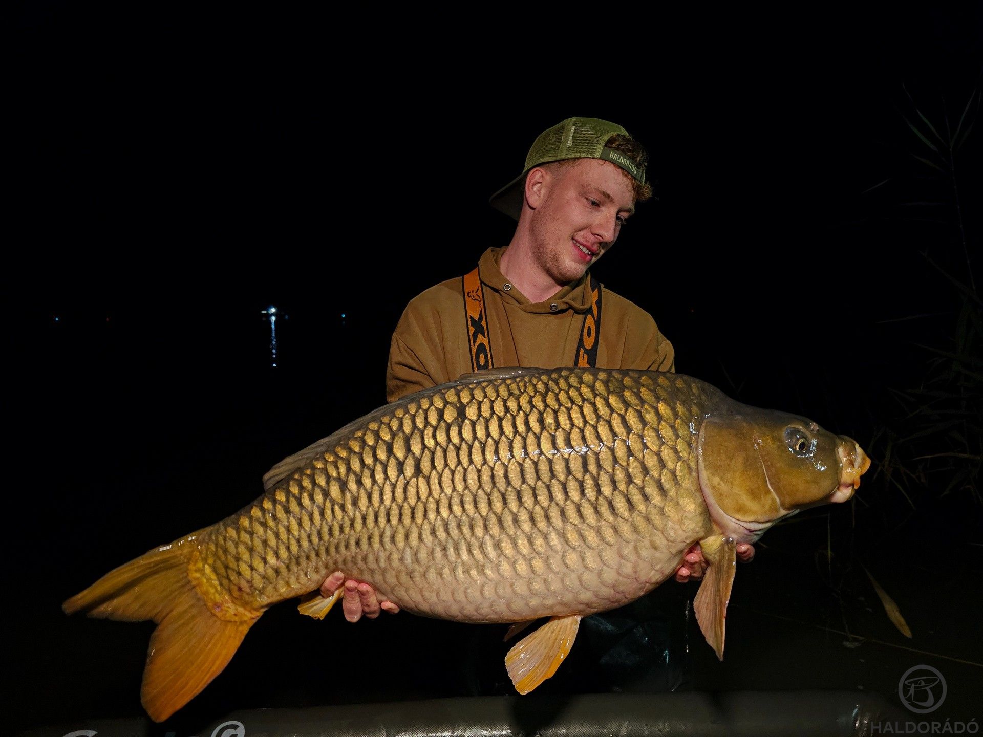 A dupla kapásunk második résztvevője ez a zömök hal. A mérlegelés éppen 20 kiló alatti súlyt mutatott