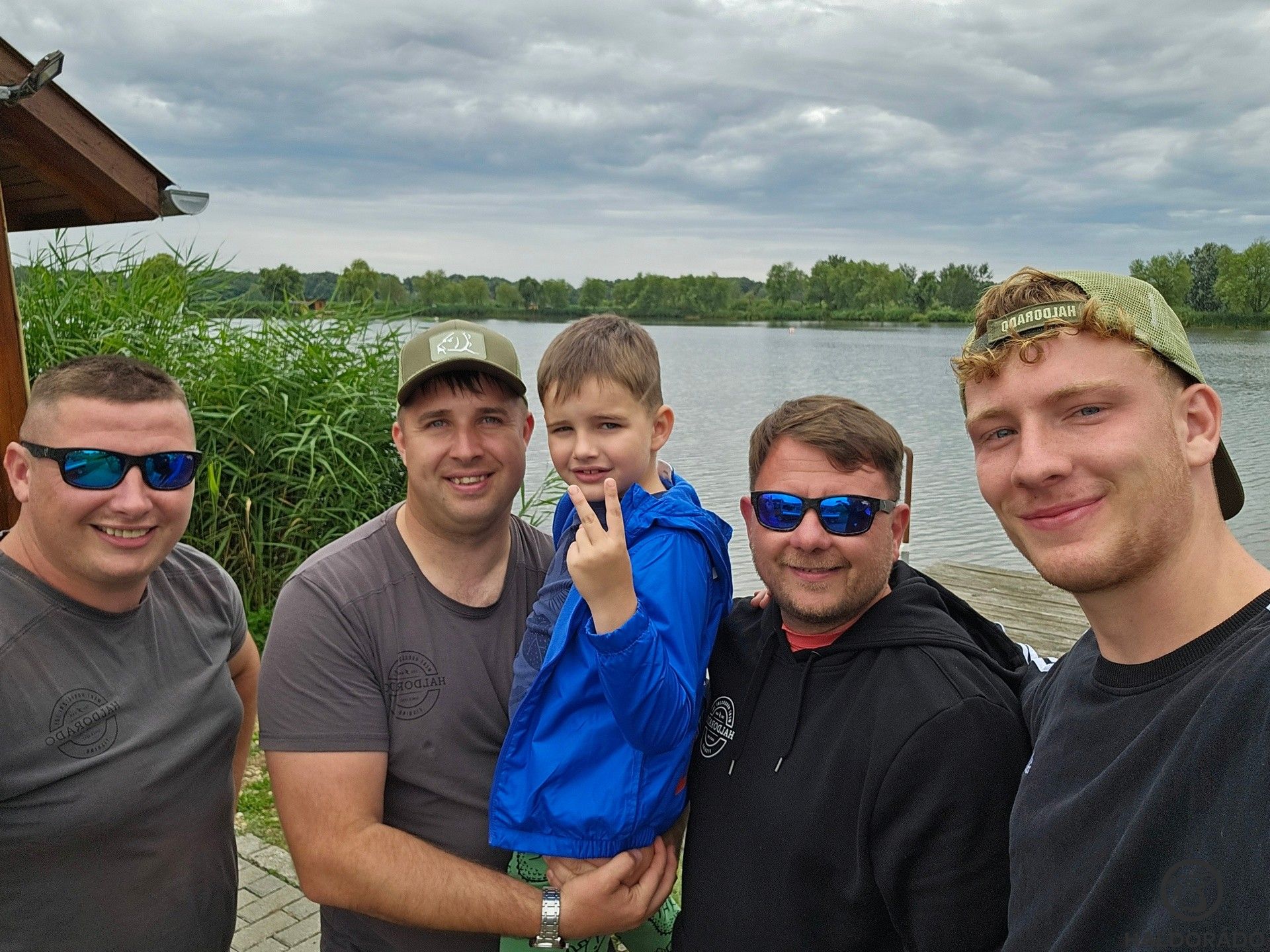 Búcsúképen a banda