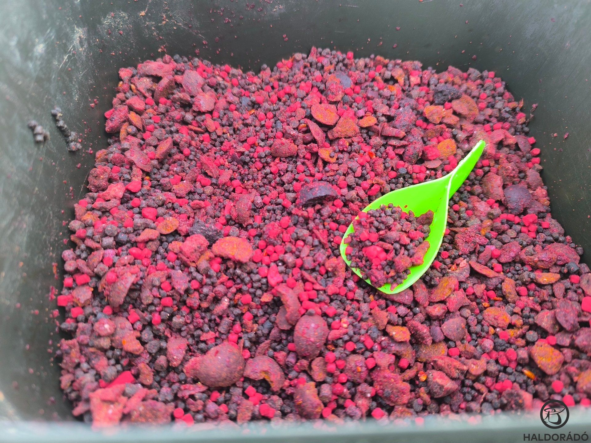 Nyár közepén lehetne akár szokatlan is ez a látvány. De nem a Tokaji Kovács-tavon