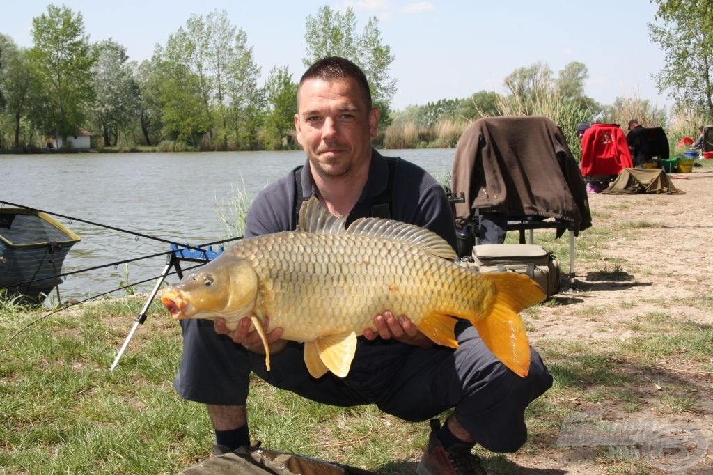 Gyönyörű, egészséges példány, érthető az elégedett mosoly