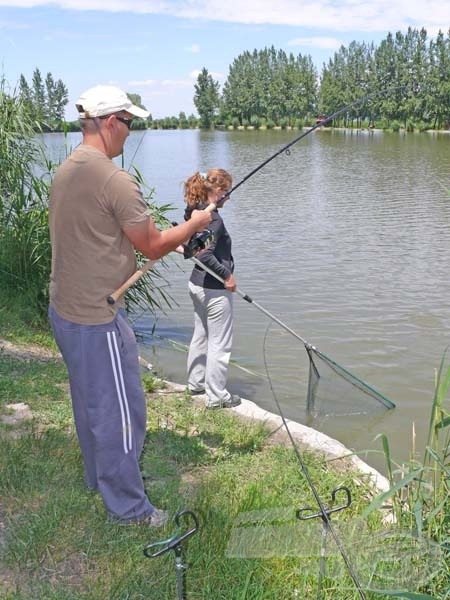 Skeeter, a híres „softliner” akcióban. Ilyen segítséggel persze könnyű :-)