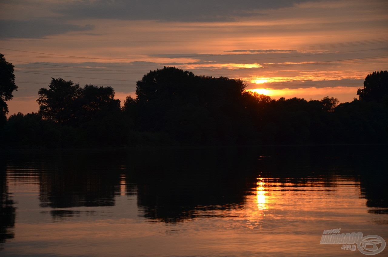 Ahogy a nap lebukott a látómezőn, mi is visszatértünk a partra