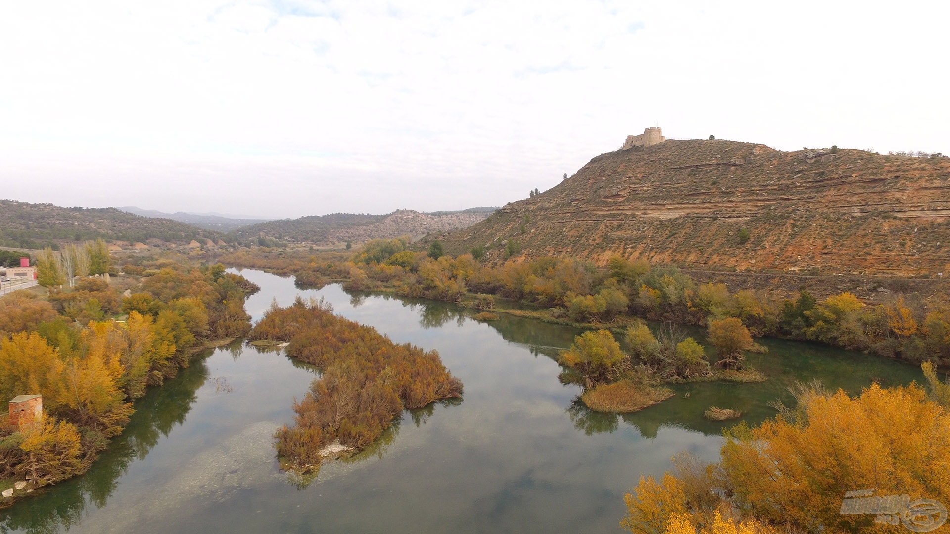 Itt csordogál békésen az Ebro folyó