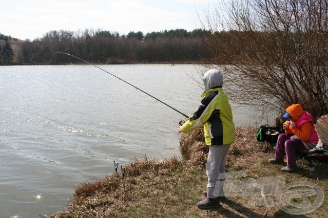 Hosszú volt a tél, a halak is éhesek, és megint a feeder fog