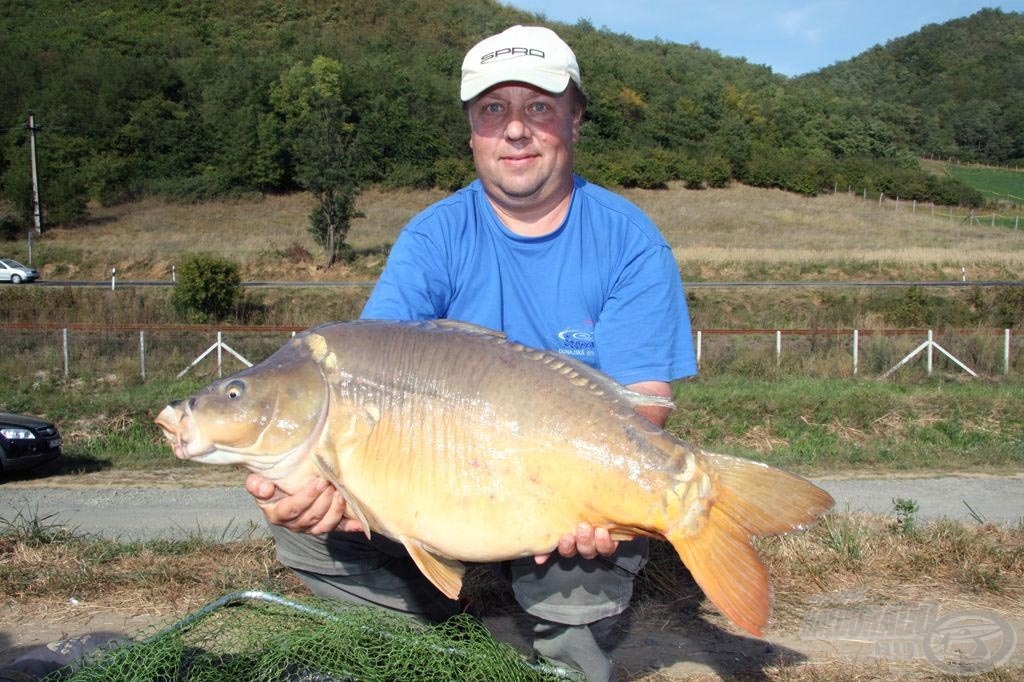 Tomanovics Sándor 16.050 g-os tükröse a legnagyobb kifogott hal volt a versenyen