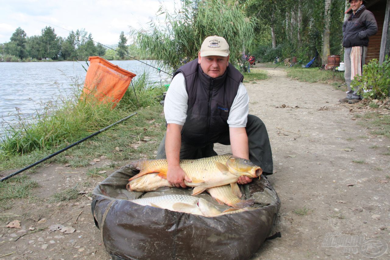 Horváth Csaba 32 kg fölé tornászta az első kört ugyanebben a szektorban