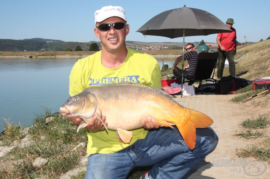 Kurusta Sándor az A szektor szélső helyén fogott 13 kg feletti halával