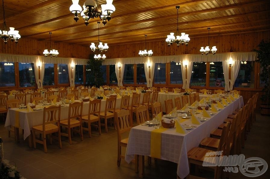Gyönyörű étterem várja az esti közös vacsorára a versenyzőket