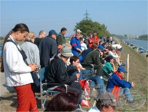 Rengetegen szurkoltak a versenyzőinknek