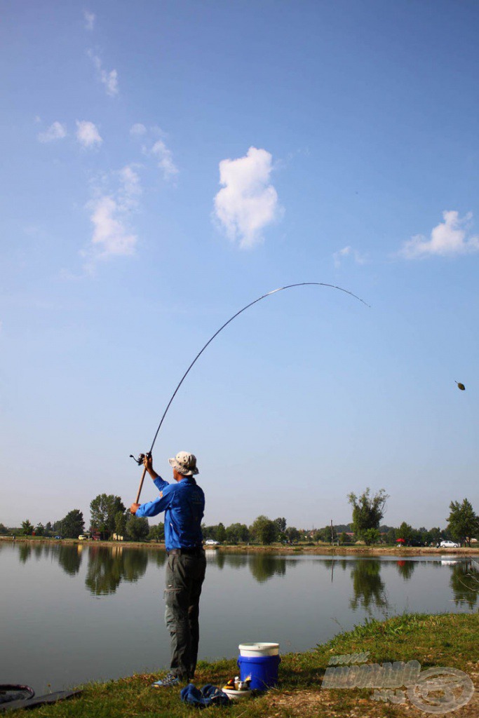 A Power Carp Match bottal könnyedén lehet dobni még etetőkosárral is