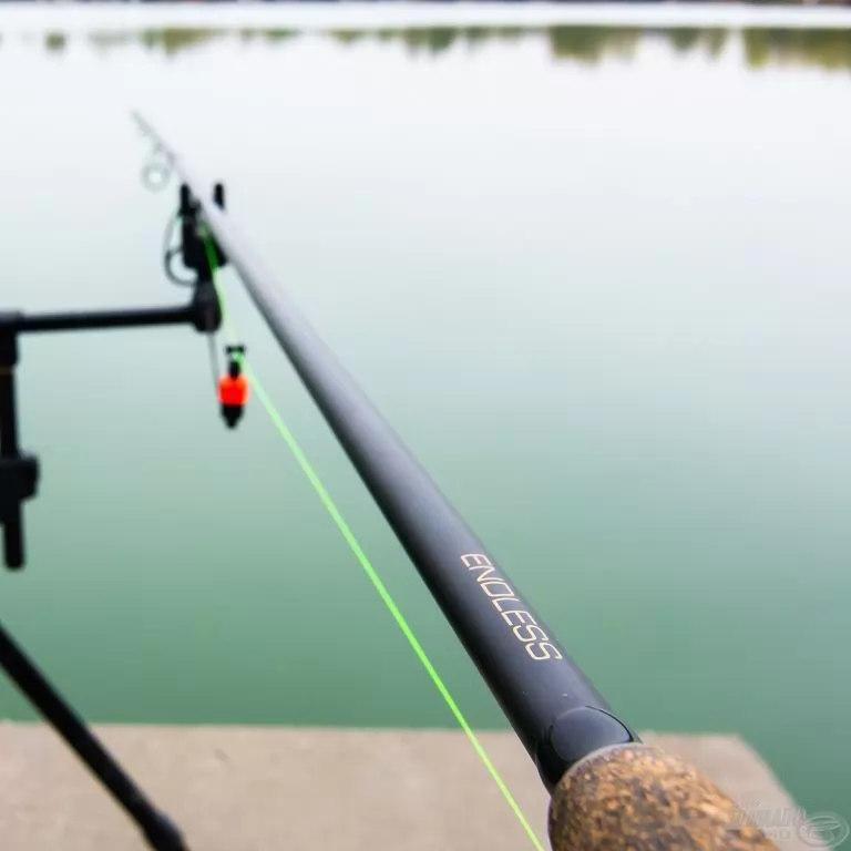 CARP ACADEMY Endless Carp 300 2 Lbs horgászbot + Dobókesztyű ujj / 5