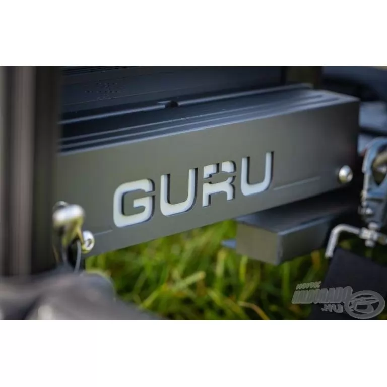 GURU Team Guru D36 Stealth Versenyláda 2.0 / 4
