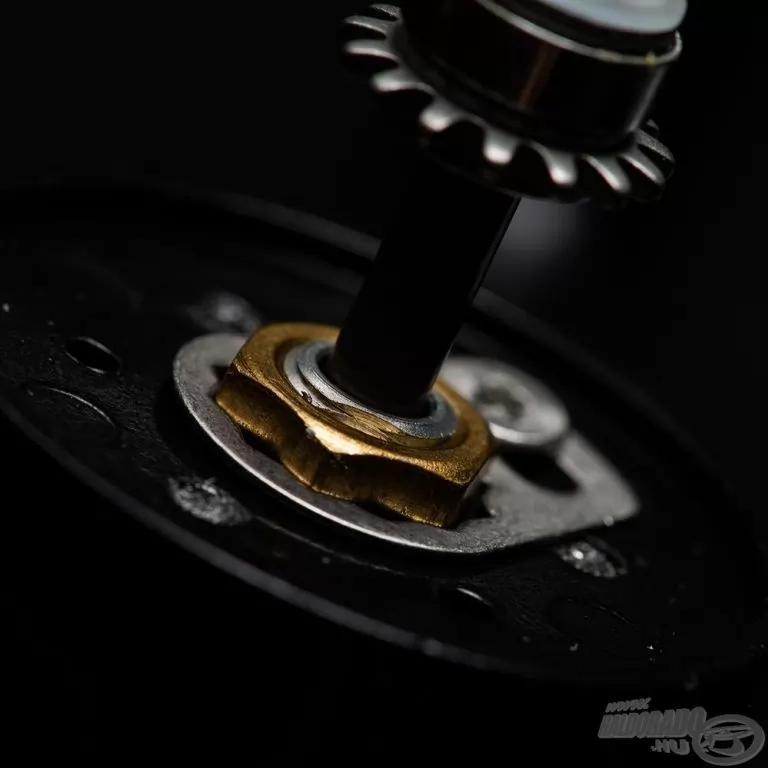 SAVAGE GEAR SGS8 10000 FD orsó  / 7