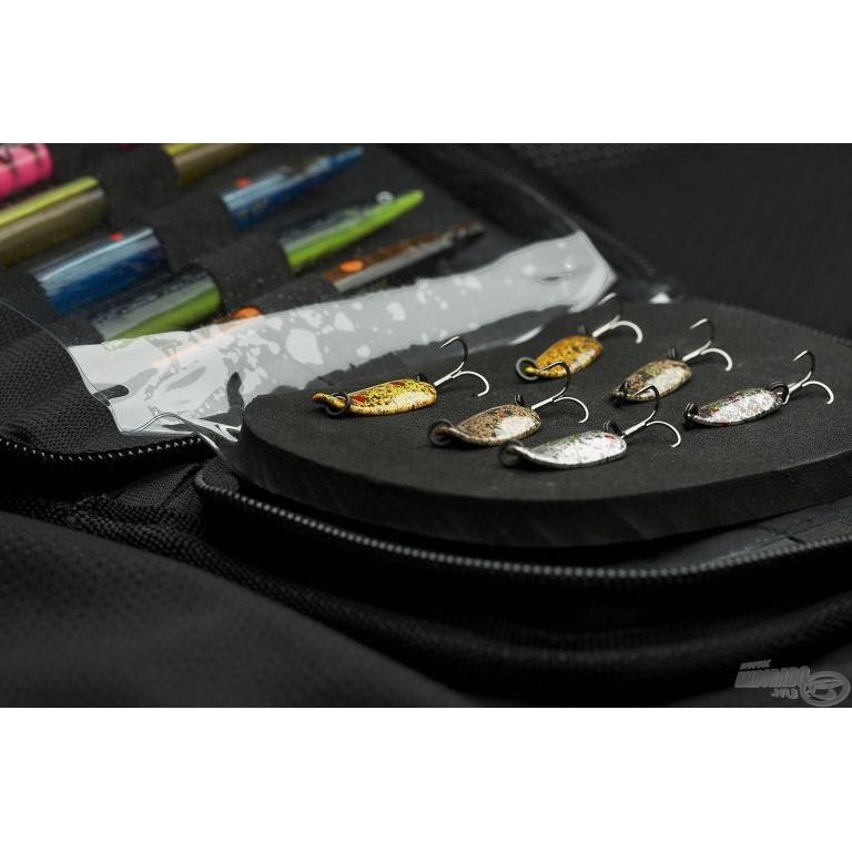 SAVAGE GEAR Zipper Wallet Holds & Foam